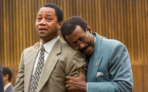 Cuba Gooding, Jr. and Courtney B. Vance in The People v. O.J. Simpson