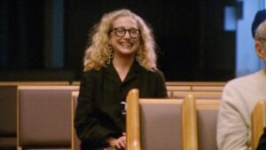 Carol Kane in Between the Temples